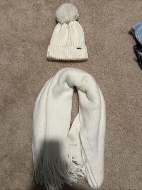 Steve Madden Ivory Knit Pom Beanie & Fringe Scarf Set